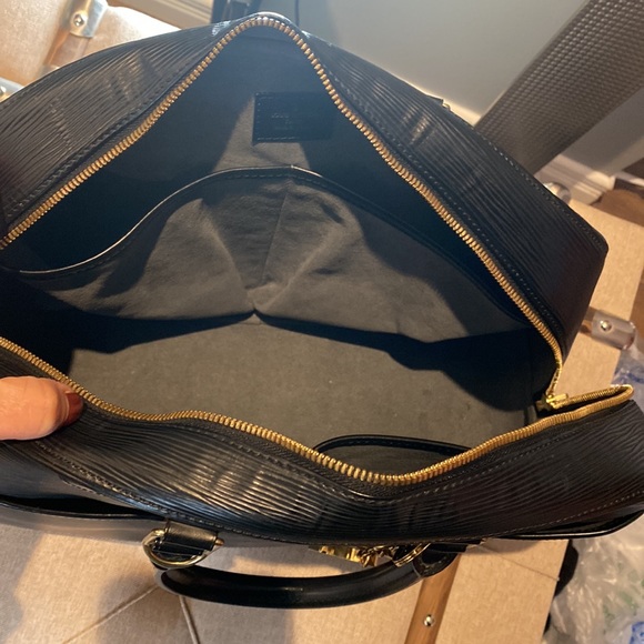 Louis Vuitton Deauville Epi Black Leather - Picture 10 of 13